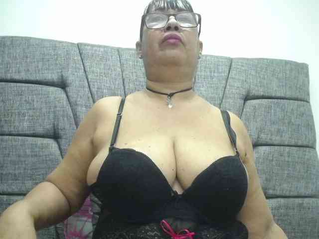 MilfPleasure1 webcam