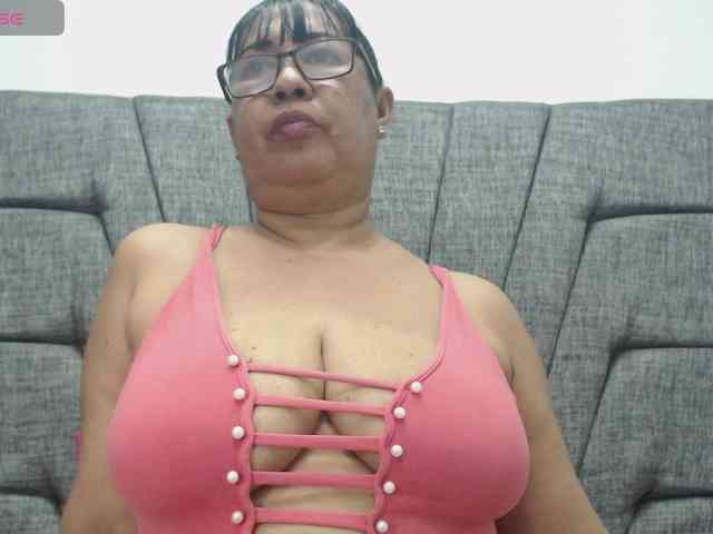 MilfPleasure1 webcam