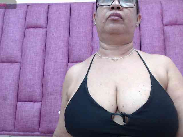 MilfPleasure1 webcam