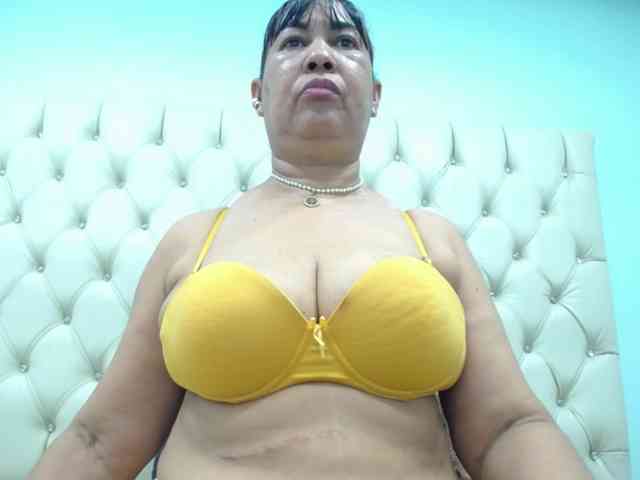 MilfPleasure1 webcam