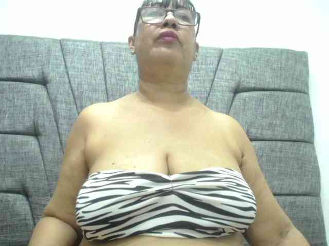 MilfPleasure1 webcam