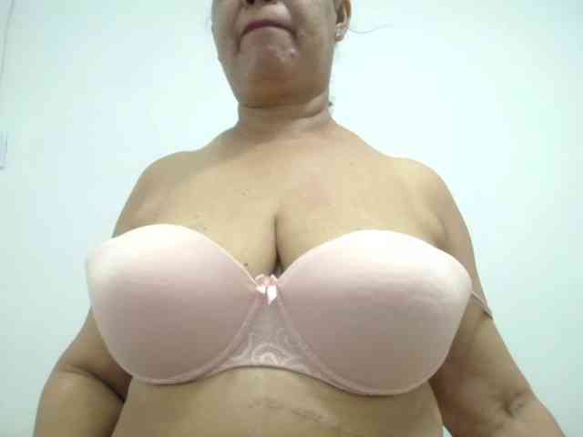 MilfPleasure1 webcam