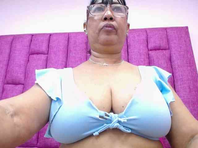 MilfPleasure1 webcam