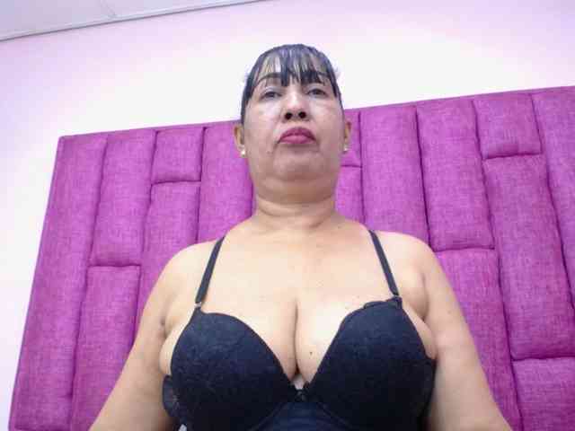 MilfPleasure1 webcam
