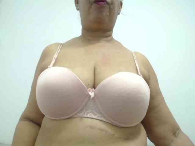 MilfPleasure1 webcam