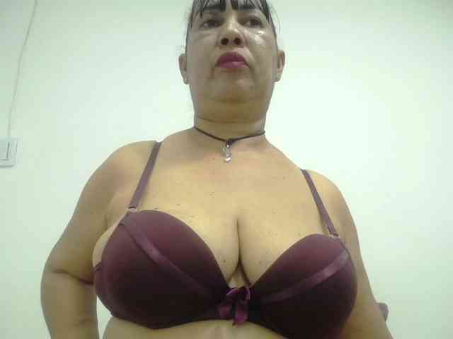 MilfPleasure1 webcam