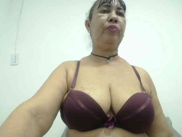 MilfPleasure1 webcam