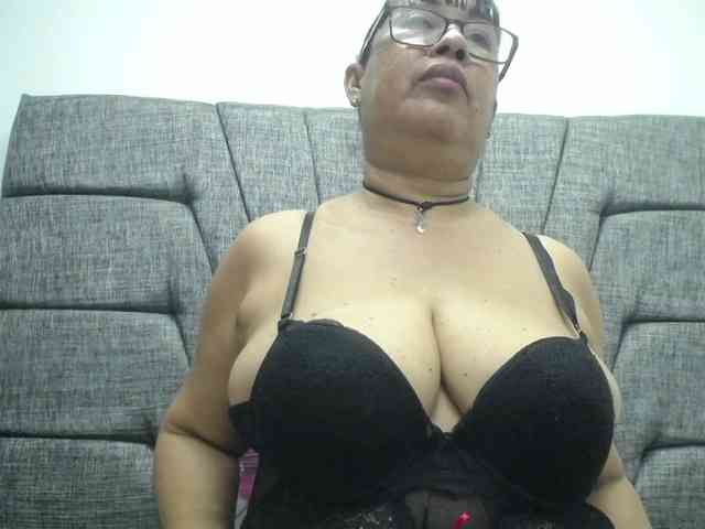 MilfPleasure1 webcam