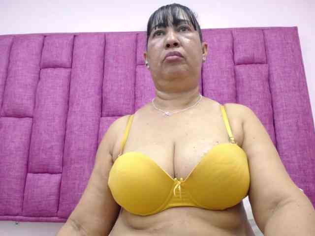 MilfPleasure1 webcam