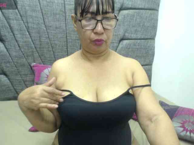 MilfPleasure1 webcam