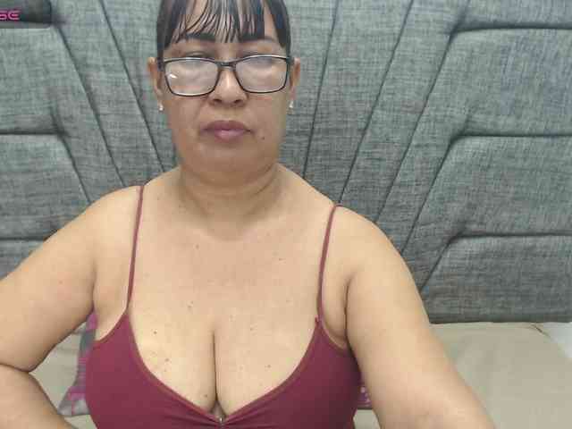 MilfPleasure1 webcam