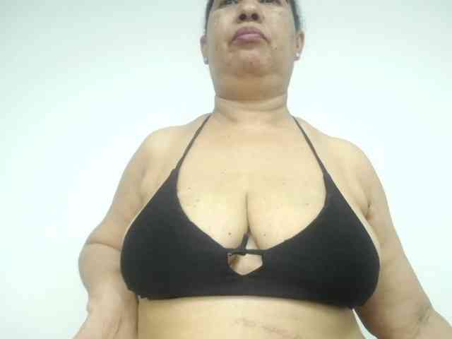 MilfPleasure1 webcam