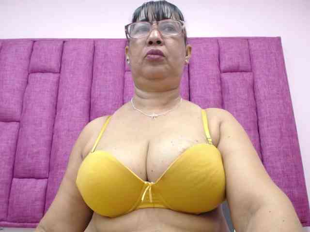 MilfPleasure1 webcam