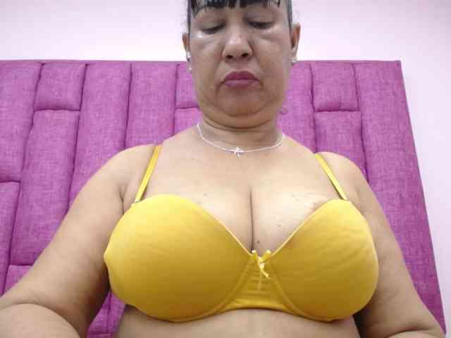 MilfPleasure1 webcam