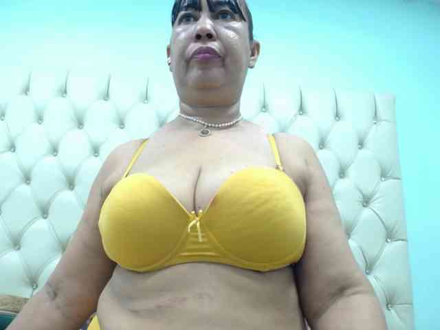 MilfPleasure1 webcam