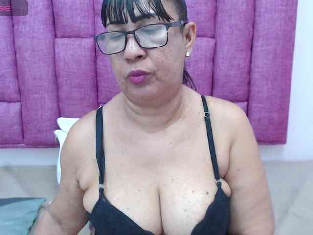 MilfPleasure1 webcam