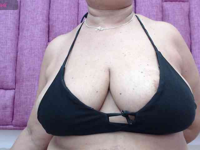 MilfPleasure1 webcam