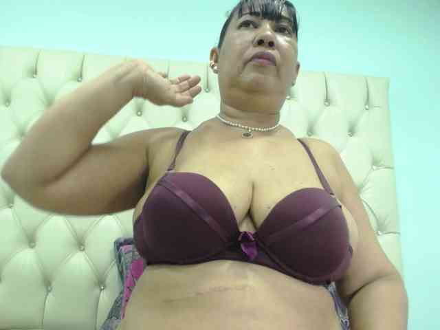 MilfPleasure1 webcam