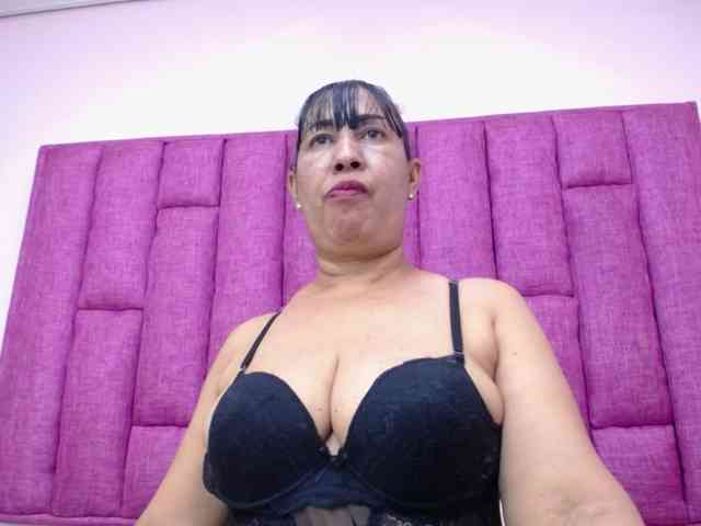 MilfPleasure1 webcam