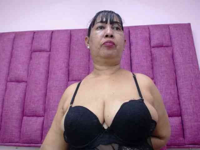 MilfPleasure1 webcam
