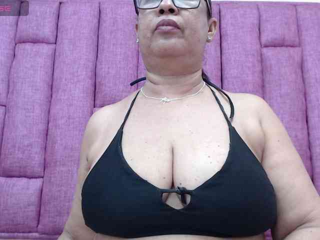 MilfPleasure1 webcam