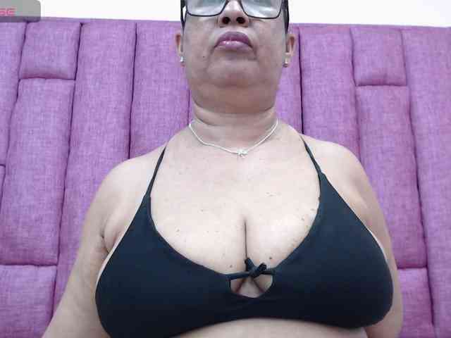 MilfPleasure1 webcam