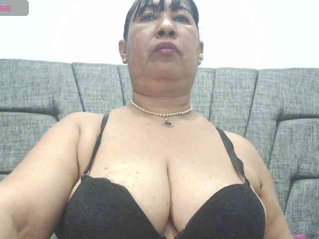 MilfPleasure1 webcam