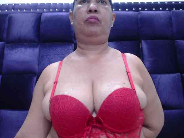 MilfPleasure1 webcam