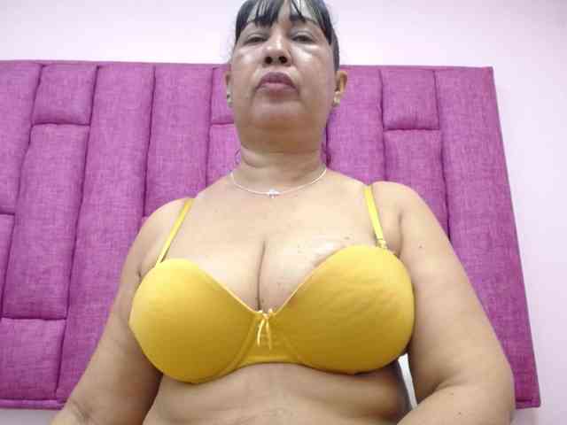 MilfPleasure1 webcam