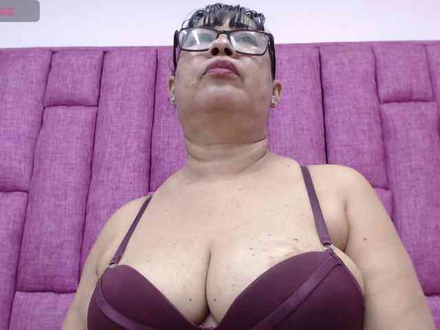 MilfPleasure1 webcam