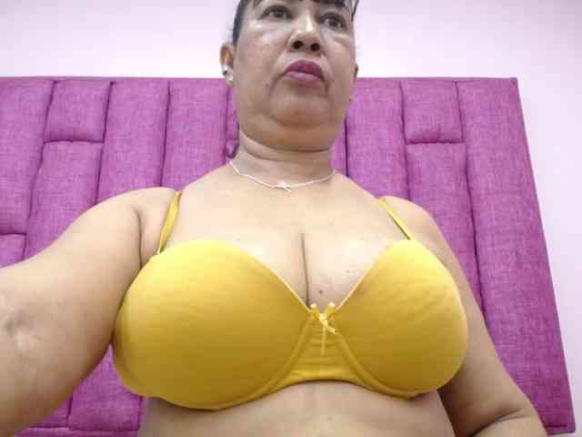 MilfPleasure1 webcam