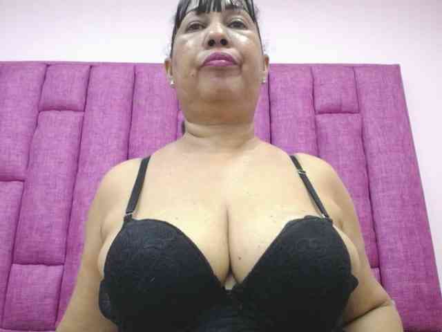 MilfPleasure1 webcam