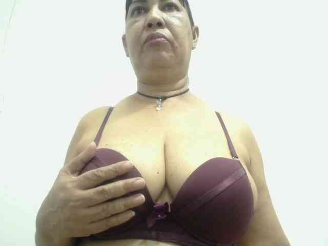 MilfPleasure1 webcam