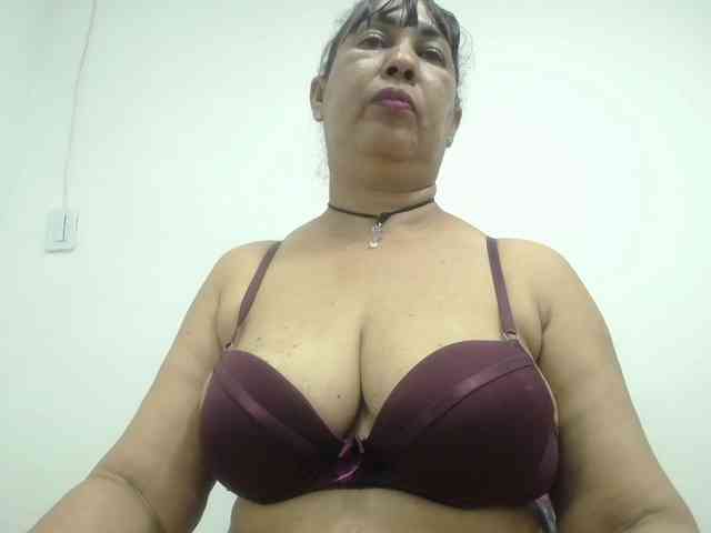 MilfPleasure1 webcam