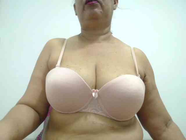 MilfPleasure1 webcam