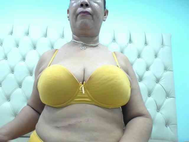 MilfPleasure1 webcam