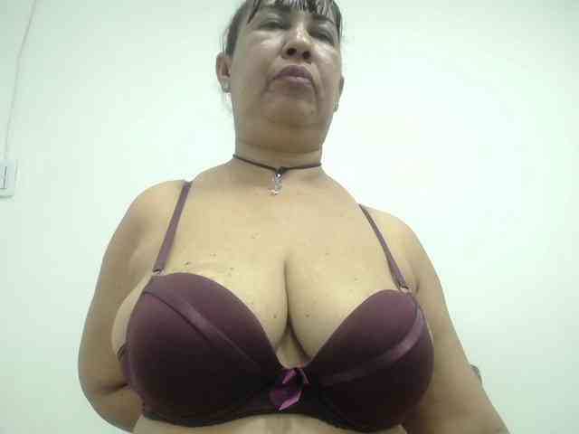 MilfPleasure1 webcam