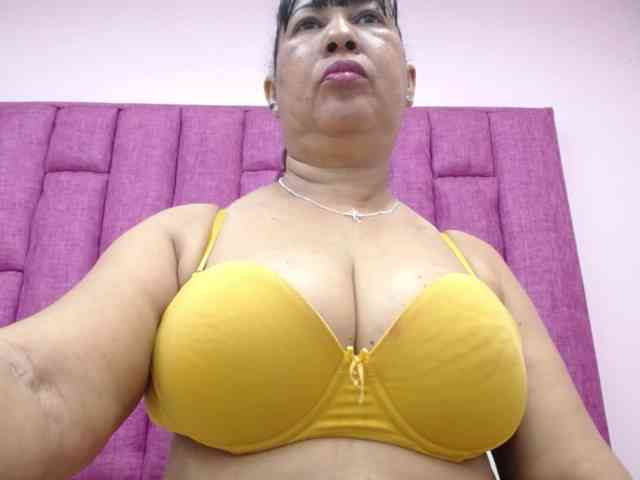 MilfPleasure1 webcam