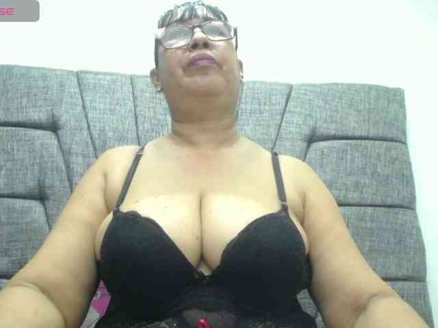 MilfPleasure1 webcam