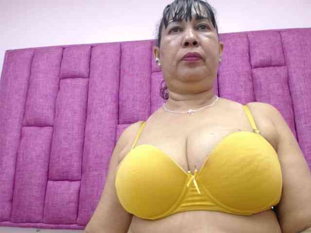 MilfPleasure1 webcam