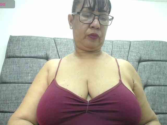MilfPleasure1 webcam