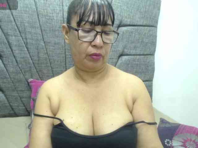 MilfPleasure1 webcam