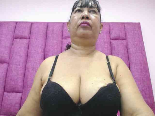 MilfPleasure1 webcam