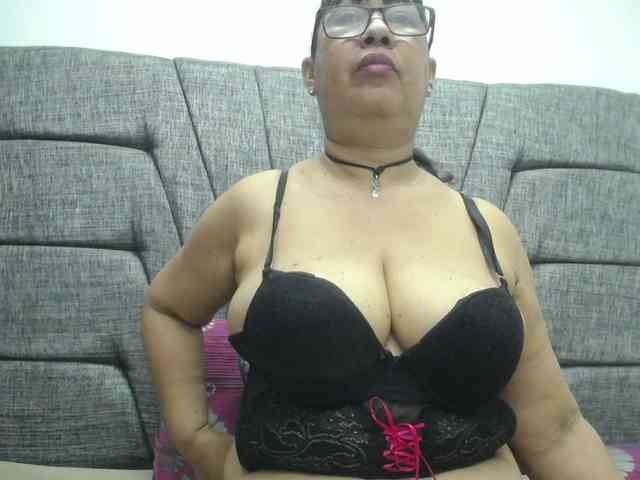 MilfPleasure1 webcam