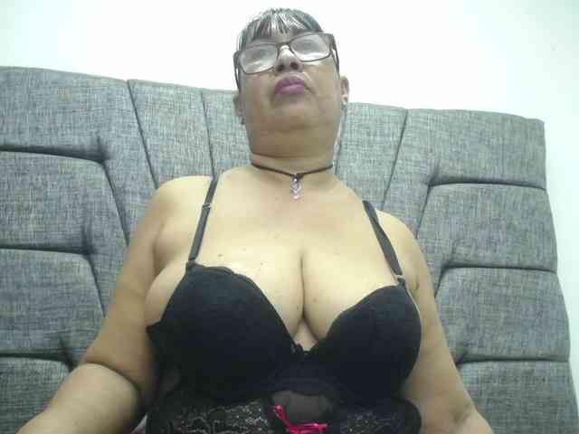 MilfPleasure1 webcam