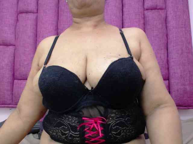 MilfPleasure1 webcam