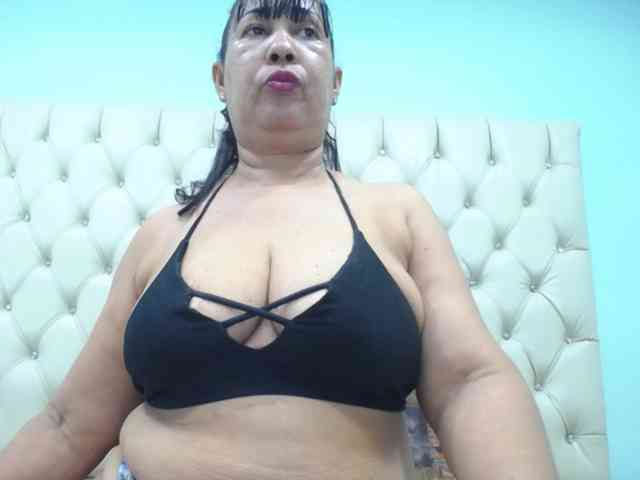 MilfPleasure1 webcam