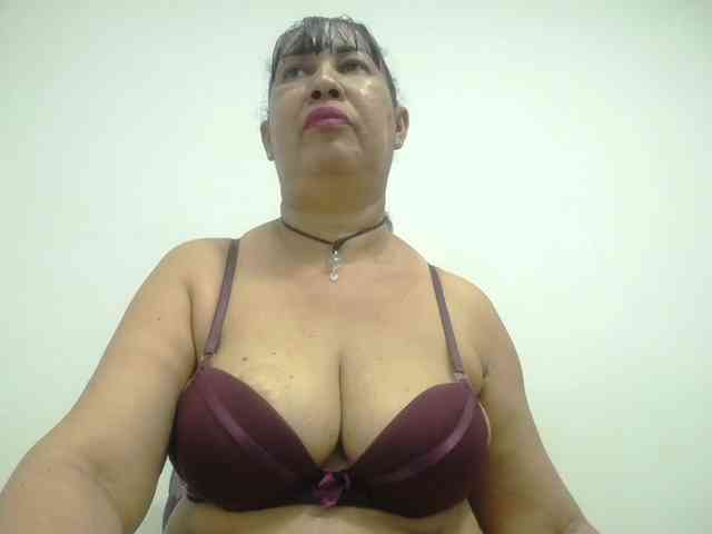 MilfPleasure1 webcam