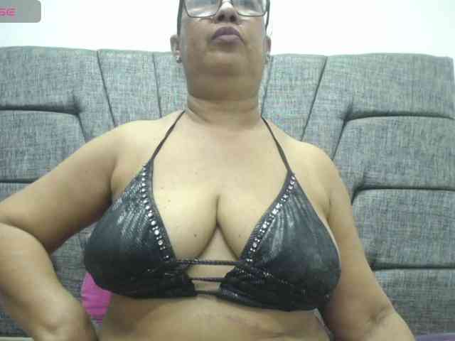 MilfPleasure1 webcam