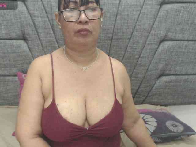 MilfPleasure1 webcam